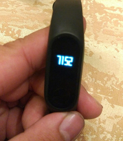 小米手环二代实物曝光 加入LED显示屏-起点资