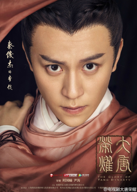 2015年担任真人秀《一起出发》常驻嘉宾,同年其主演的电视剧《秦时